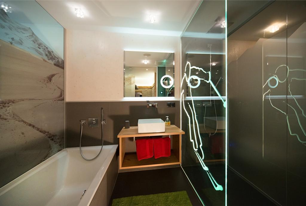 Royal Waldfeld Apartment Mayrhofen Bagian luar foto